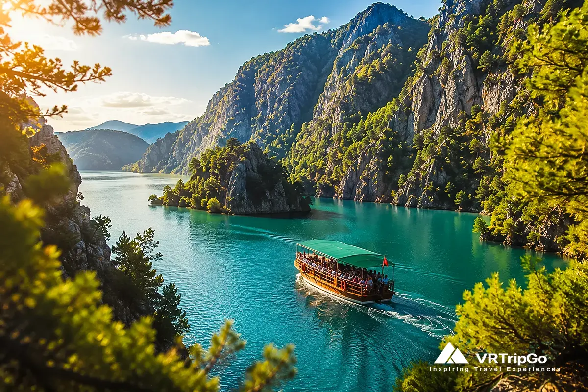 Green Canyon excursion from Alanya with turquoise lake, scenic boat tour and mountain cliffs, relaxing nature trip in Turkey