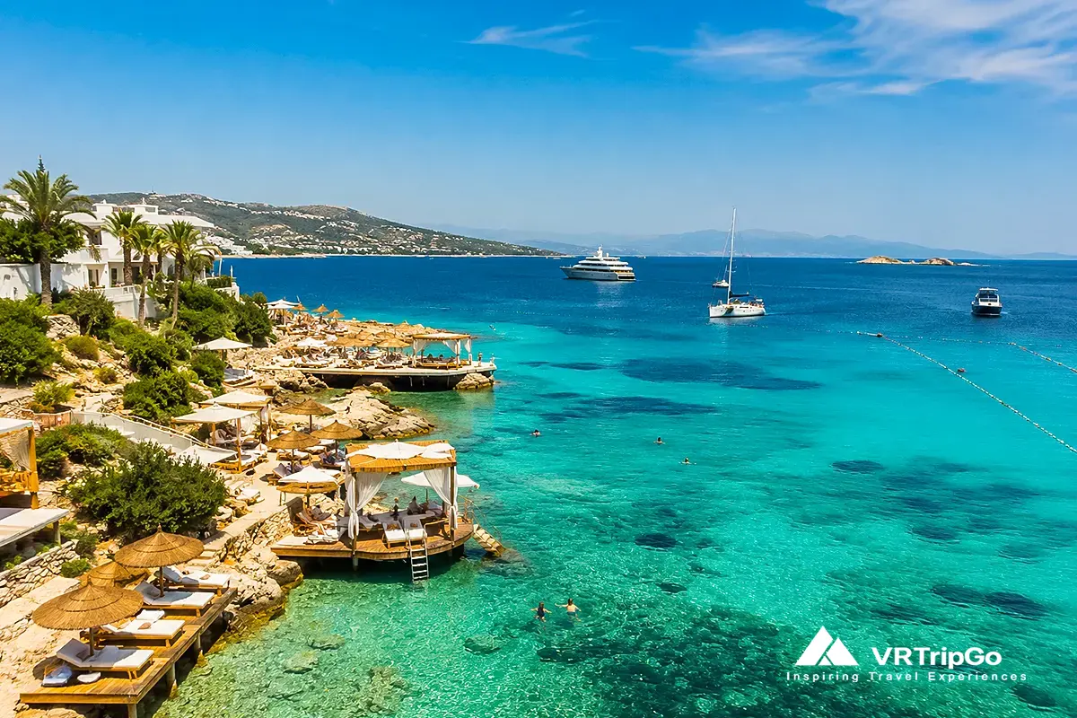 Cesme Travel Guide luxury beach with turquoise sea view and relaxing summer atmosphere on the Aegean coast in Turkey