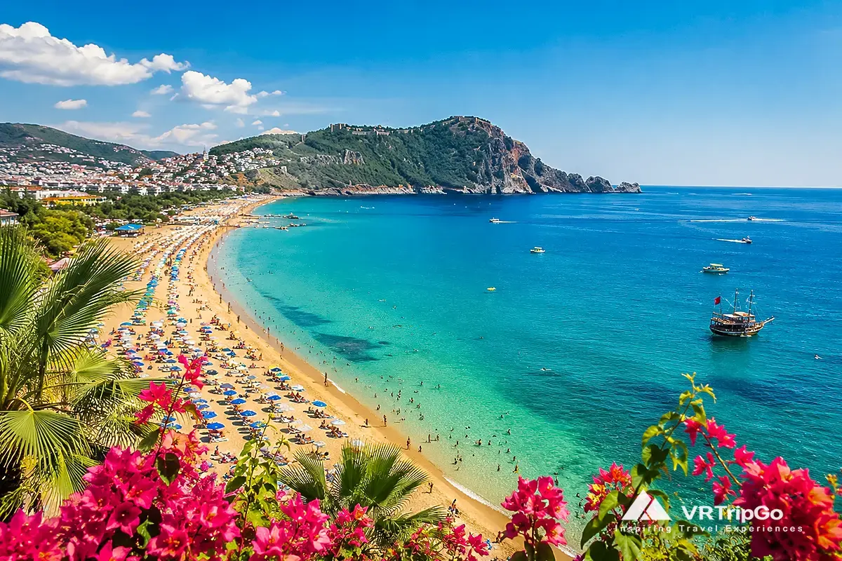Best beaches in Alanya with Cleopatra Beach, golden sand and turquoise sea, scenic coastline and summer holiday atmosphere in Alanya Turkey