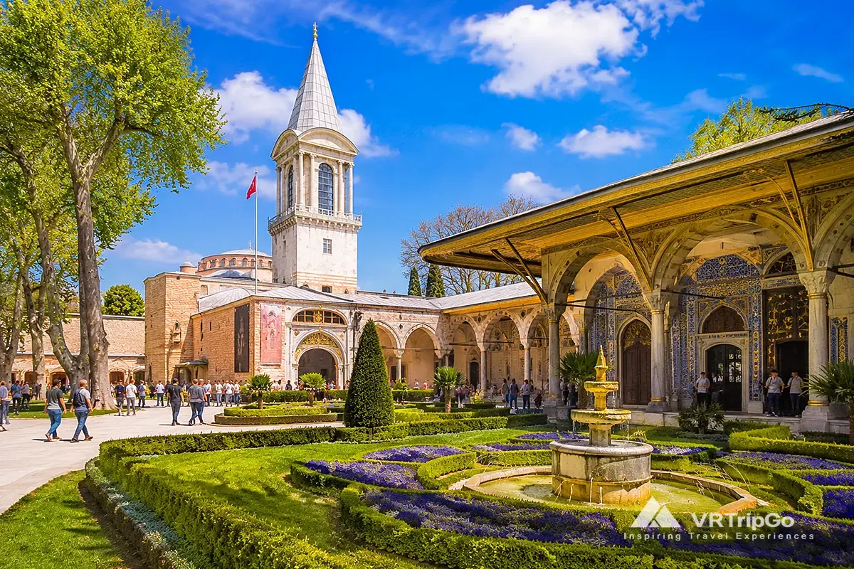 Topkapi Palace Tour with Historic Courtyards, Ottoman Architecture and Beautiful Palace Gardens